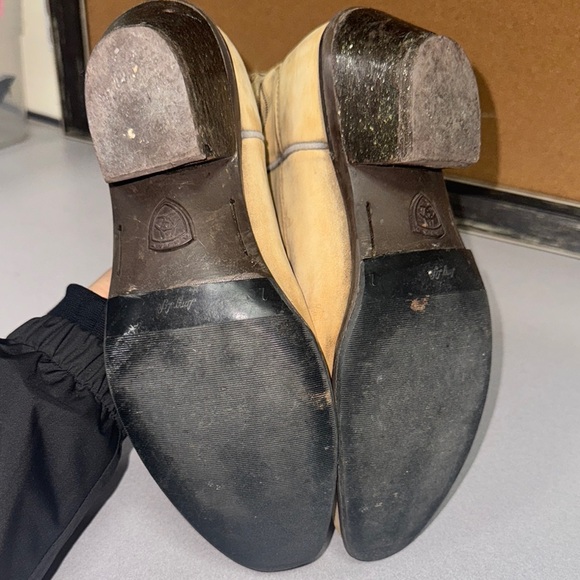 Ariat Tan Western Cowboy Boots - Picture 3 of 4